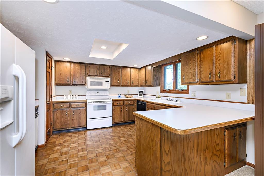 483 Cobblestone Road Avon, IN 46123 - Photo 12 of 21 Gallery Image 12