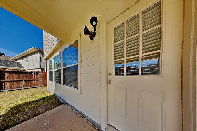 $2,300 | 32126 Willow Creek Park, Conroe, TX 77385