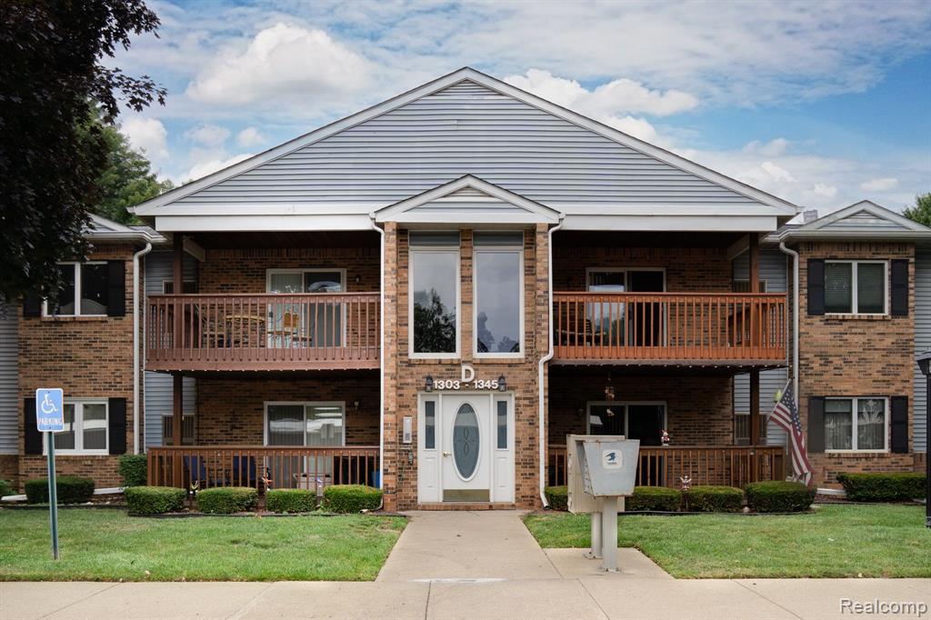 1345 Shoemaker Drive, Westland, MI 48185 Compass