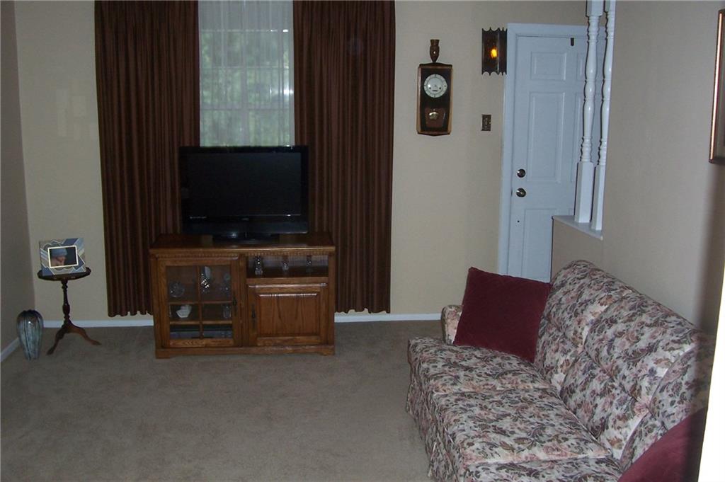1033 Geyer Road Pittsburgh, PA 15209 - Photo 4 of 23 Gallery Image 4
