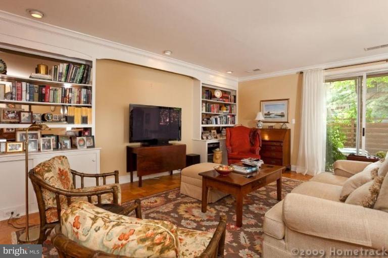 12 Cross Keys Road, Unit 12A Baltimore, MD 21210 - Photo 12 of 21 Living Room #2