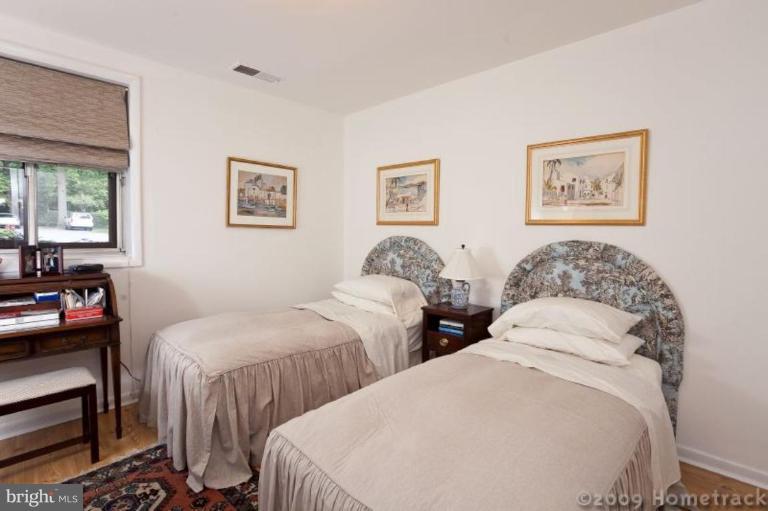 12 Cross Keys Road, Unit 12A Baltimore, MD 21210 - Photo 6 of 21 Bedroom #2