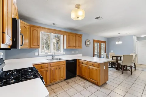 $849,900 | 1 Maura Elizabeth Lane, Foxboro, MA 02035