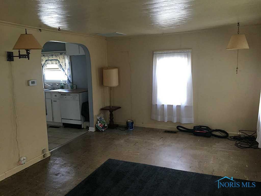 20247 Switzer Road Defiance, OH 43512 - Photo 7 of 17 Living Room.