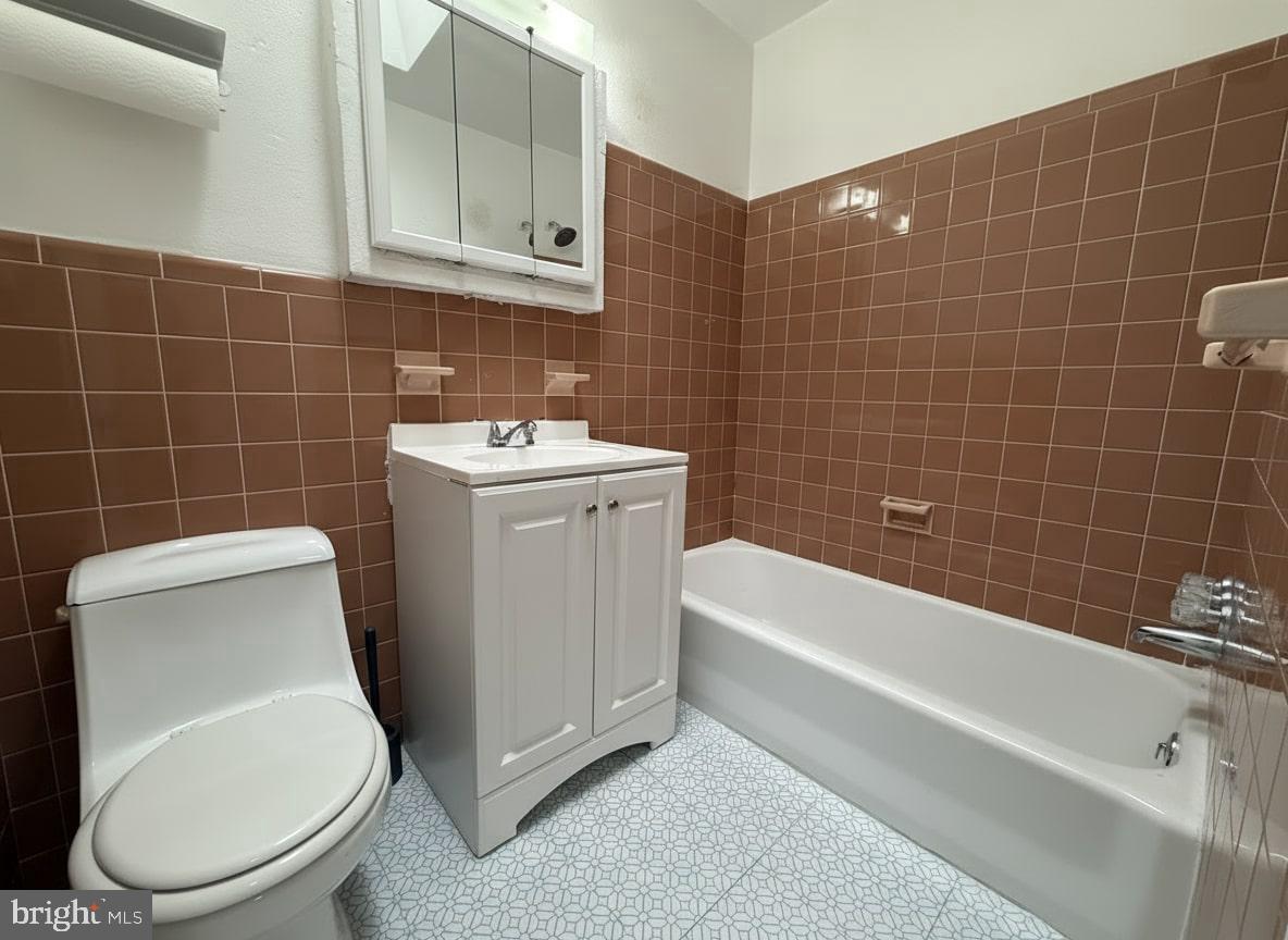 7332 Ruskin Road Philadelphia, PA 19151 - Photo 17 of 20 a bathroom with a sink a toilet and bathtub