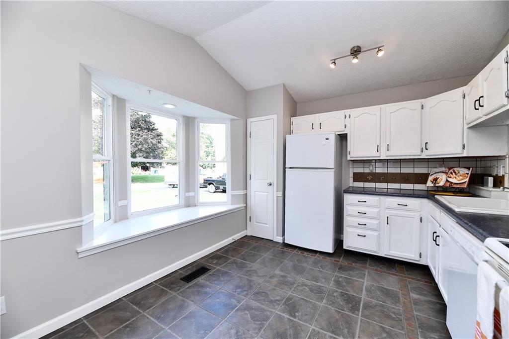 9243 Warwick Road Indianapolis, IN 46240 - Photo 2 of 23