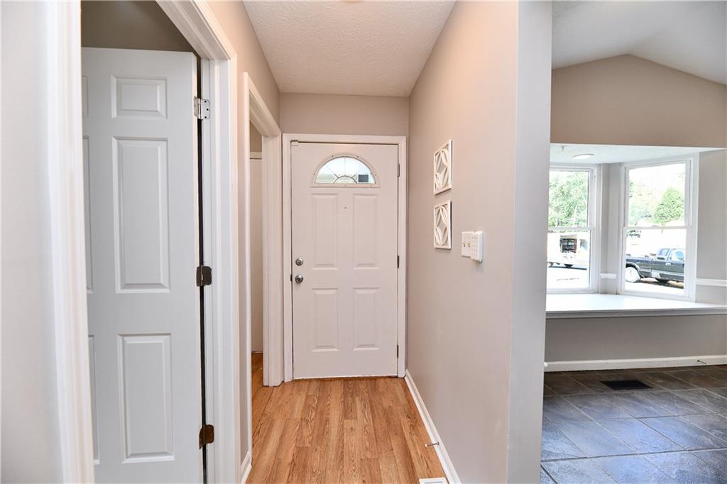 9243 Warwick Road Indianapolis, IN 46240 - Photo 11 of 23