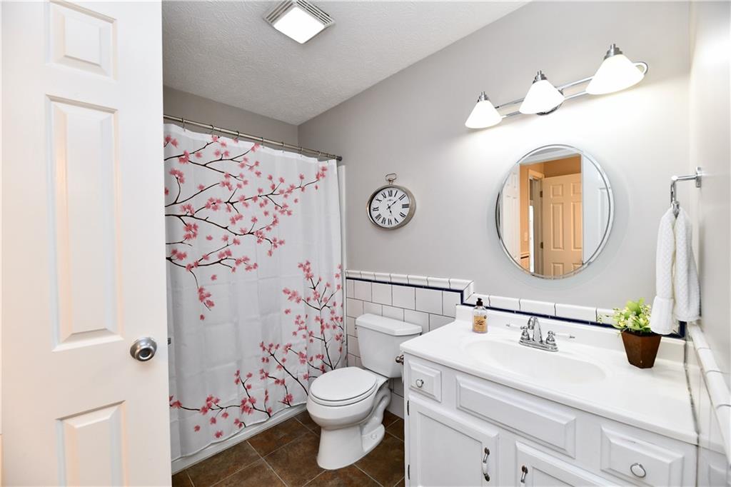 9243 Warwick Road Indianapolis, IN 46240 - Photo 6 of 23