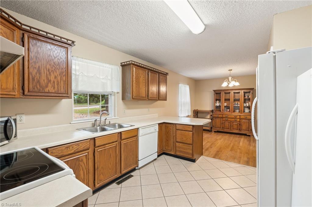 9234 Sahabi Road Kernersville, NC 27284 - Photo 5 of 42