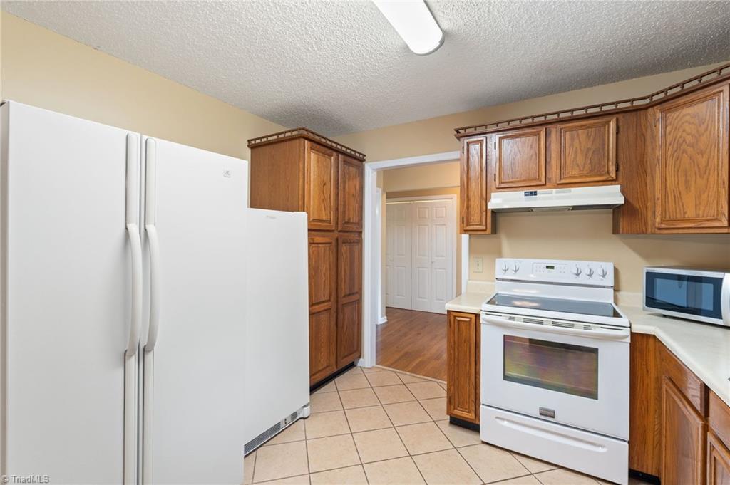 9234 Sahabi Road Kernersville, NC 27284 - Photo 7 of 42