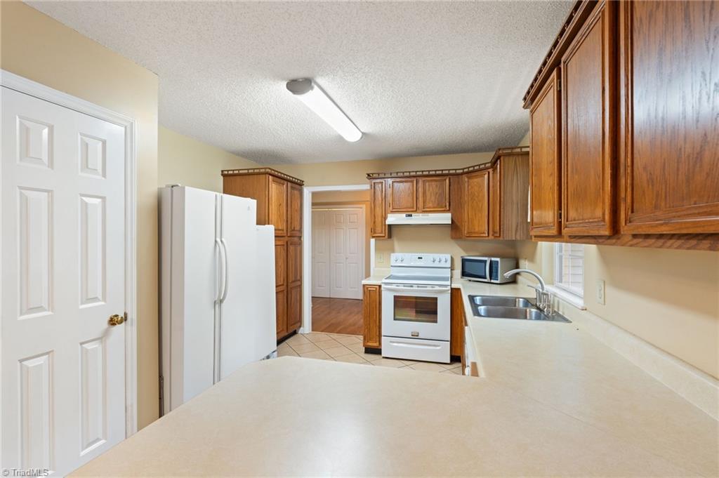 9234 Sahabi Road Kernersville, NC 27284 - Photo 8 of 42