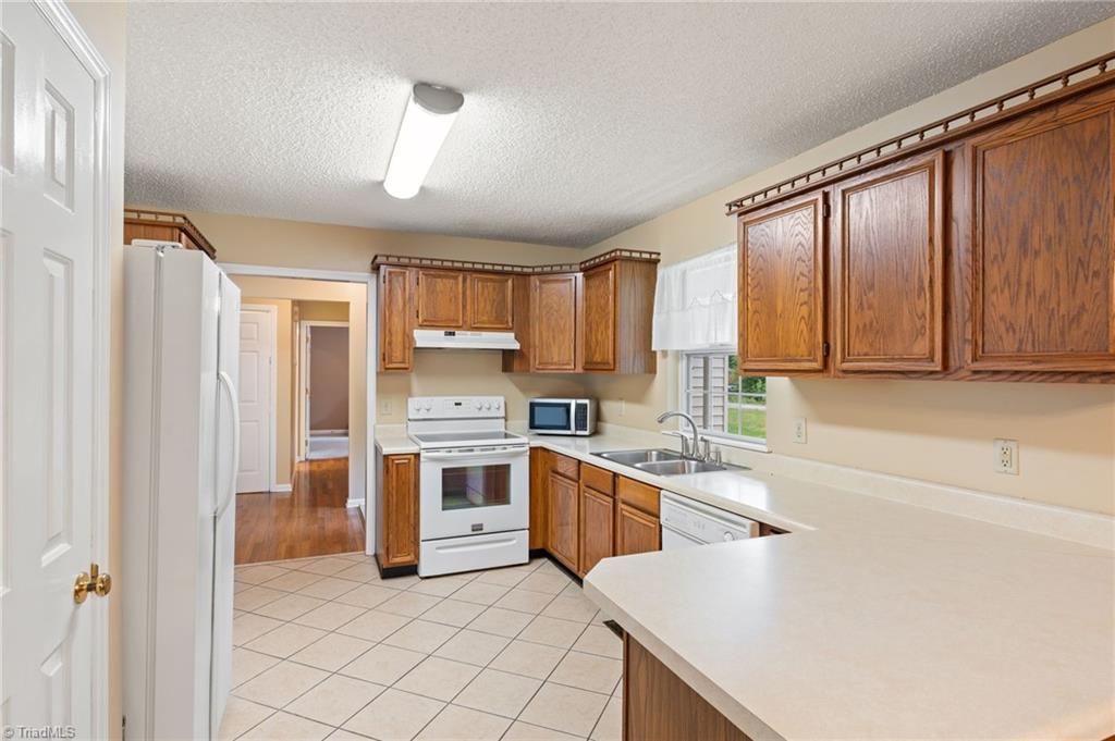 9234 Sahabi Road Kernersville, NC 27284 - Photo 9 of 42