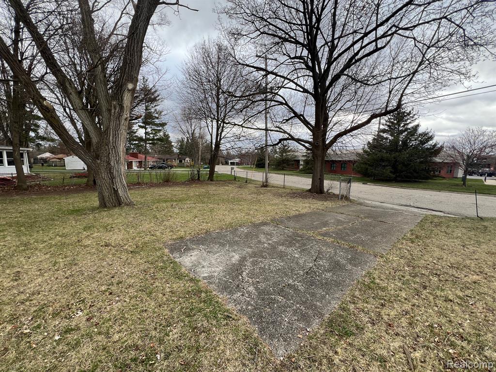 1436 East Pierson Road Flushing, MI 48433 - Photo 3 of 12