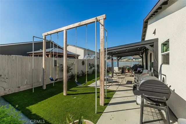 a view of a house with backyard and porch
