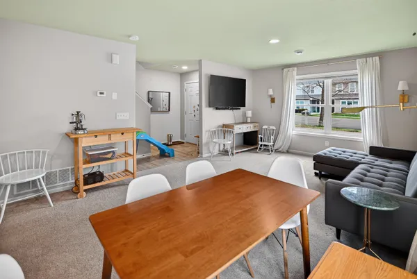 $292,000 | 218 South Musket Ridge Drive, Unit 6, Sun Prairie, WI 53590