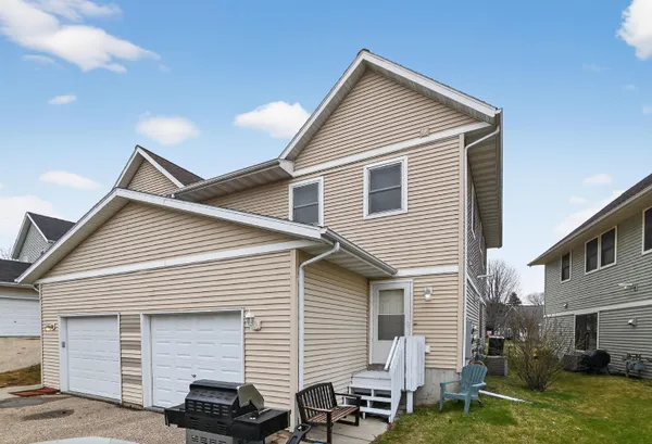 $292,000 | 218 South Musket Ridge Drive, Unit 6, Sun Prairie, WI 53590