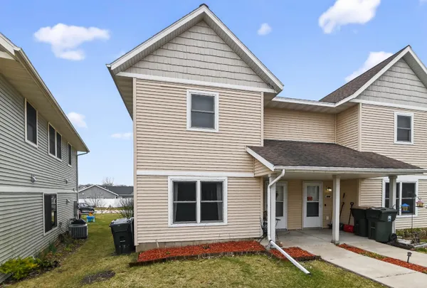 $292,000 | 218 South Musket Ridge Drive, Unit 6, Sun Prairie, WI 53590