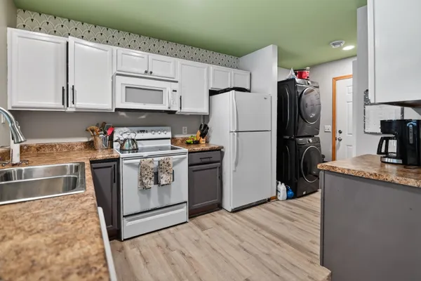 $292,000 | 218 South Musket Ridge Drive, Unit 6, Sun Prairie, WI 53590