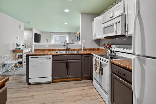 $292,000 | 218 South Musket Ridge Drive, Unit 6, Sun Prairie, WI 53590