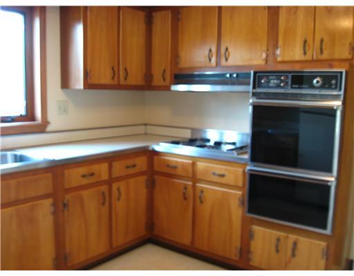 921 Old Hickory Road Mt. Lebanon, PA 15243 - Photo 6 of 12 Kitchen.