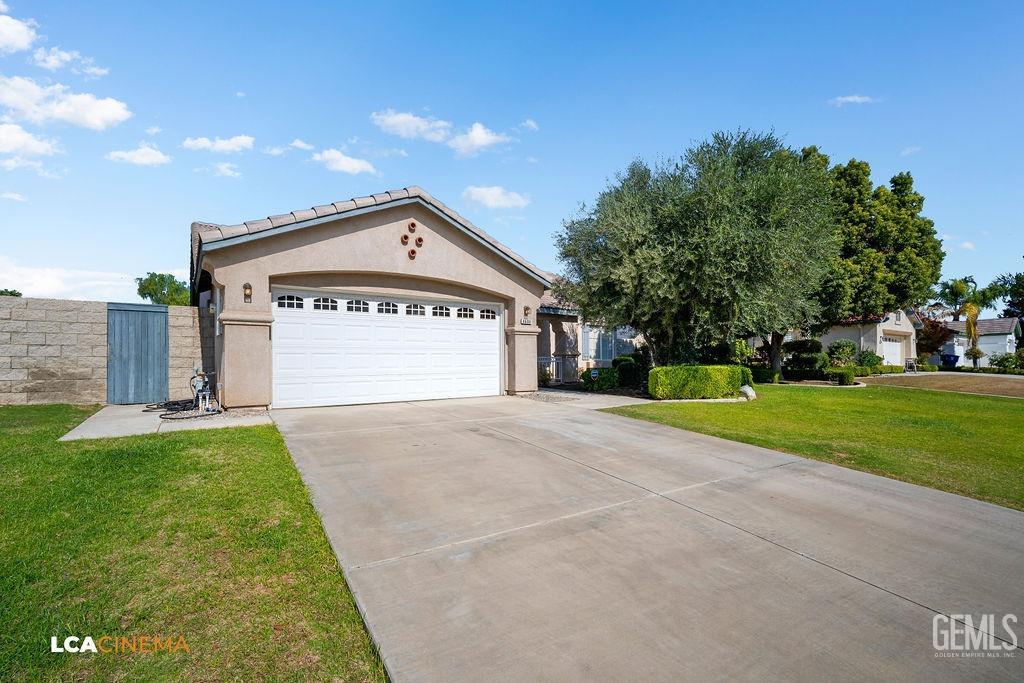 Undisclosed Address Bakersfield, CA 93312 - Photo 20 of 23 a front view of a house with yard