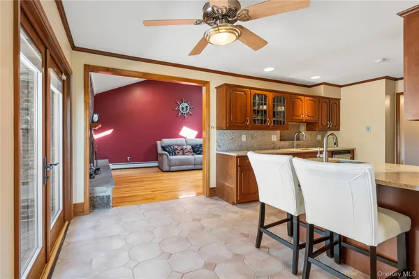 $875,000 | 6 Edcris Lane, Huntington, NY 11743