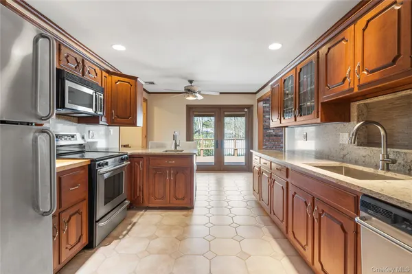 $875,000 | 6 Edcris Lane, Huntington, NY 11743