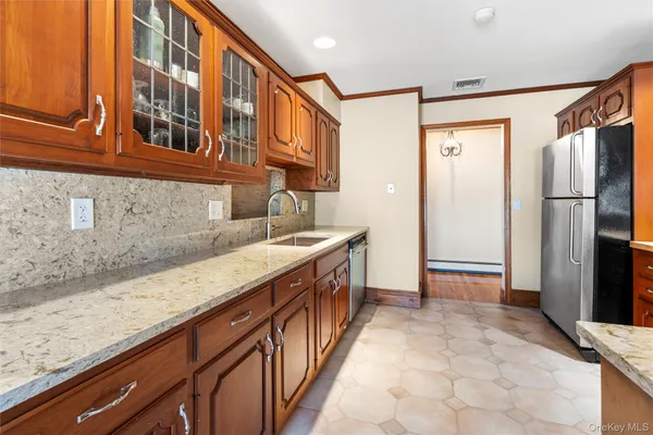 $875,000 | 6 Edcris Lane, Huntington, NY 11743