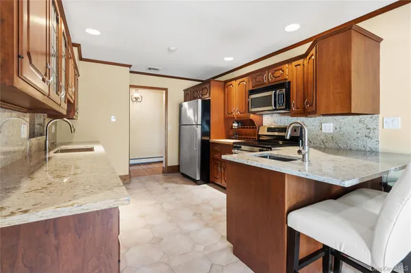 $875,000 | 6 Edcris Lane, Huntington, NY 11743