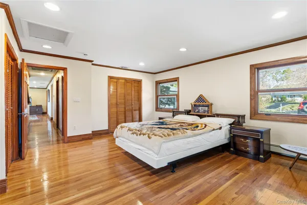 $875,000 | 6 Edcris Lane, Huntington, NY 11743