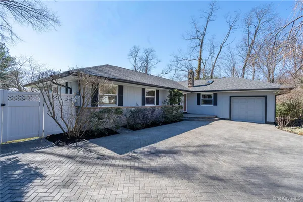 $875,000 | 6 Edcris Lane, Huntington, NY 11743