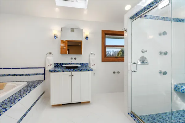 $875,000 | 6 Edcris Lane, Huntington, NY 11743