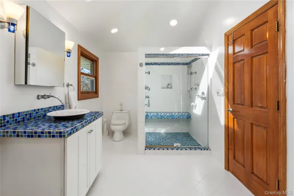 $875,000 | 6 Edcris Lane, Huntington, NY 11743