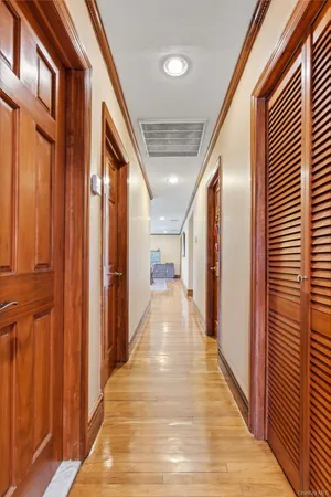 $875,000 | 6 Edcris Lane, Huntington, NY 11743