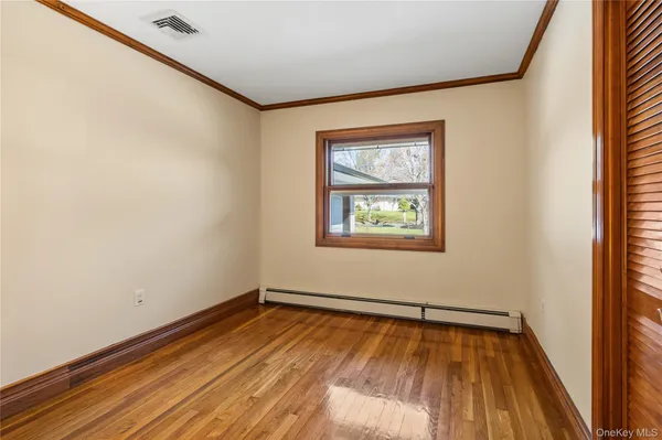 $875,000 | 6 Edcris Lane, Huntington, NY 11743