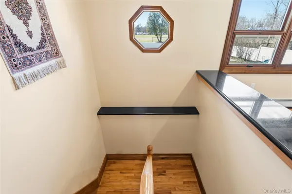 $875,000 | 6 Edcris Lane, Huntington, NY 11743