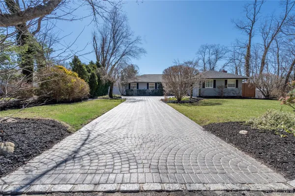 $875,000 | 6 Edcris Lane, Huntington, NY 11743