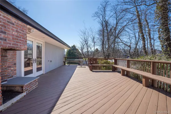 $875,000 | 6 Edcris Lane, Huntington, NY 11743