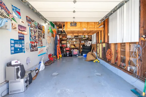 $875,000 | 6 Edcris Lane, Huntington, NY 11743