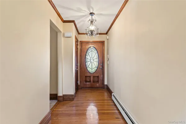 $875,000 | 6 Edcris Lane, Huntington, NY 11743