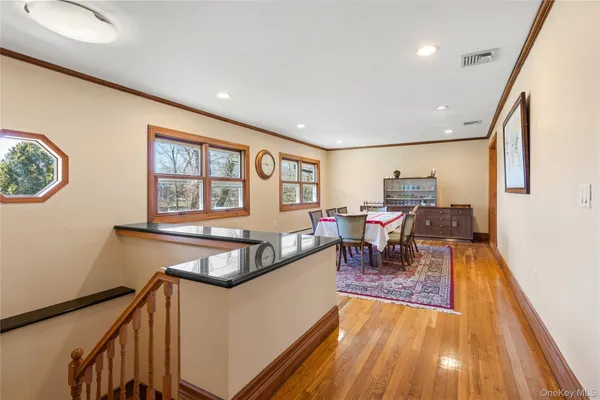 $875,000 | 6 Edcris Lane, Huntington, NY 11743