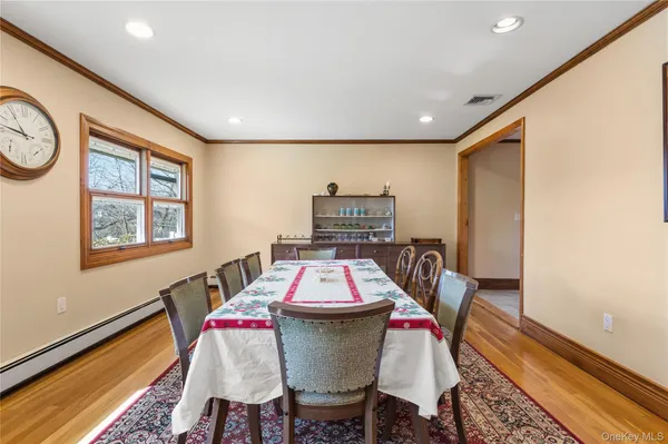 $875,000 | 6 Edcris Lane, Huntington, NY 11743