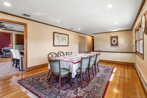 $875,000 | 6 Edcris Lane, Huntington, NY 11743