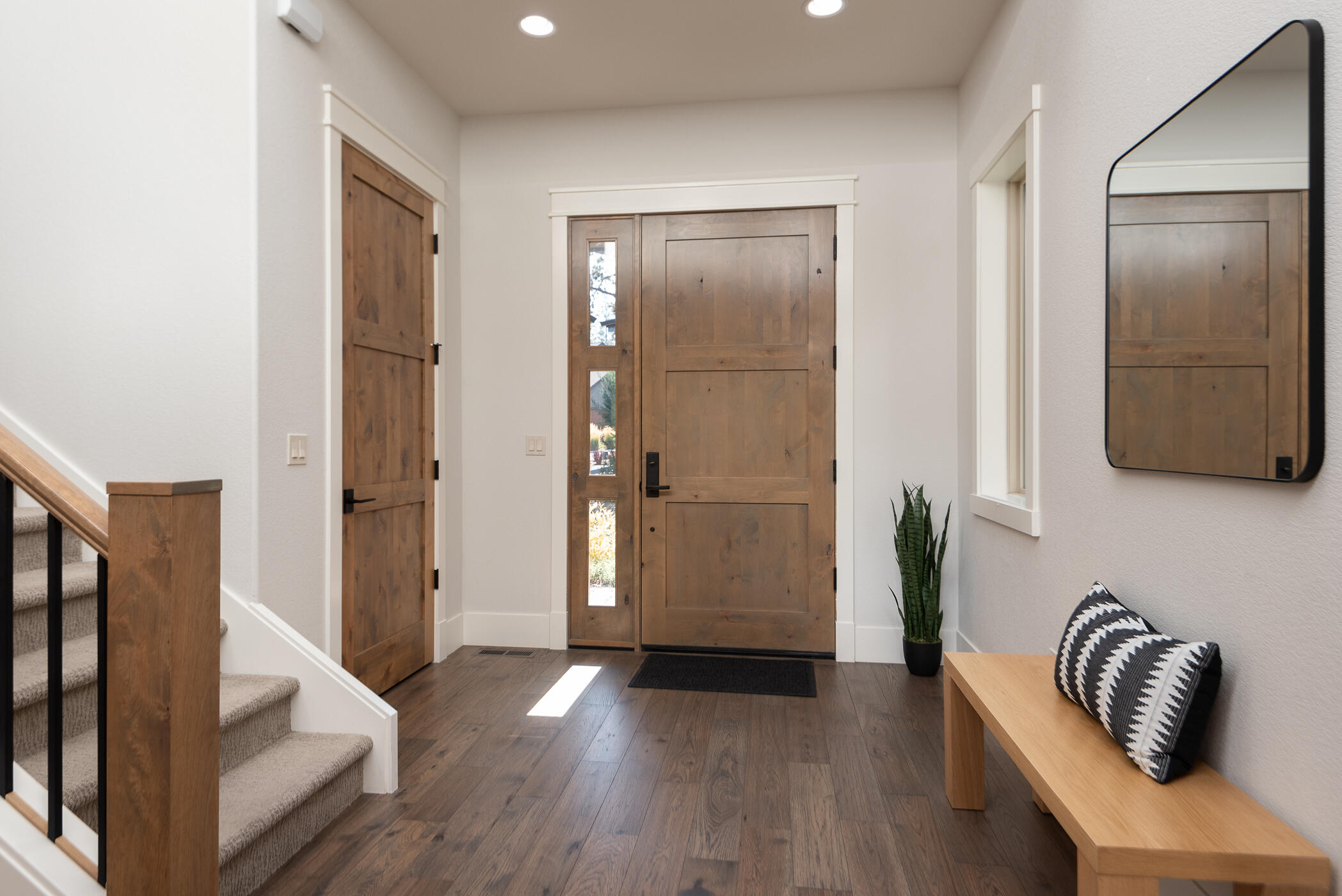 60472 Kangaroo Loop Bend, OR 97702 - Photo 7 of 36 03Entryway