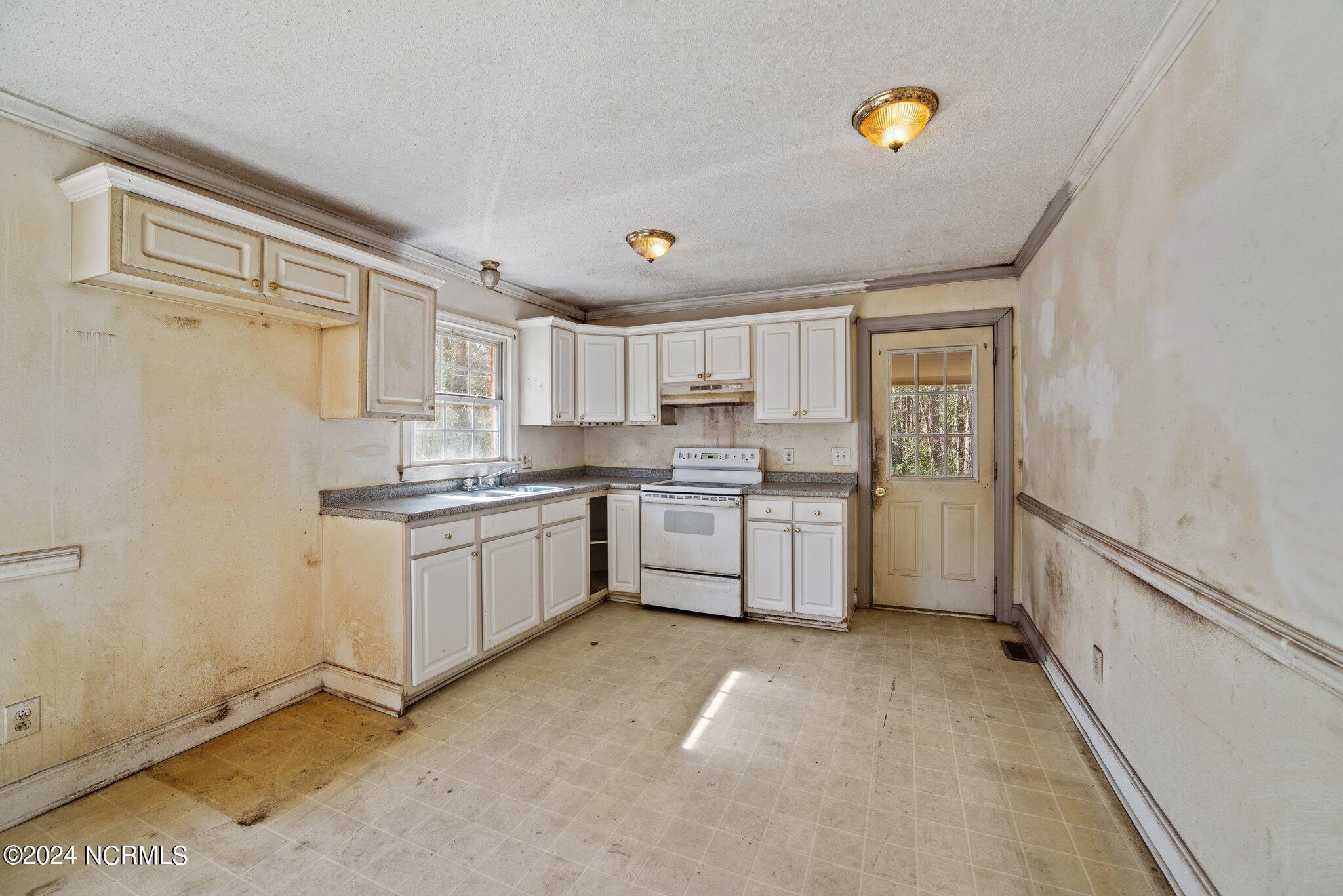 1561 Patterson Road Kinston, NC 28504 - Photo 15 of 38 15-web-or-mls-DSC_3651