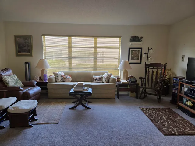 $184,900 | 5042 Lakefront Boulevard, Unit A, Delray Beach, FL 33484