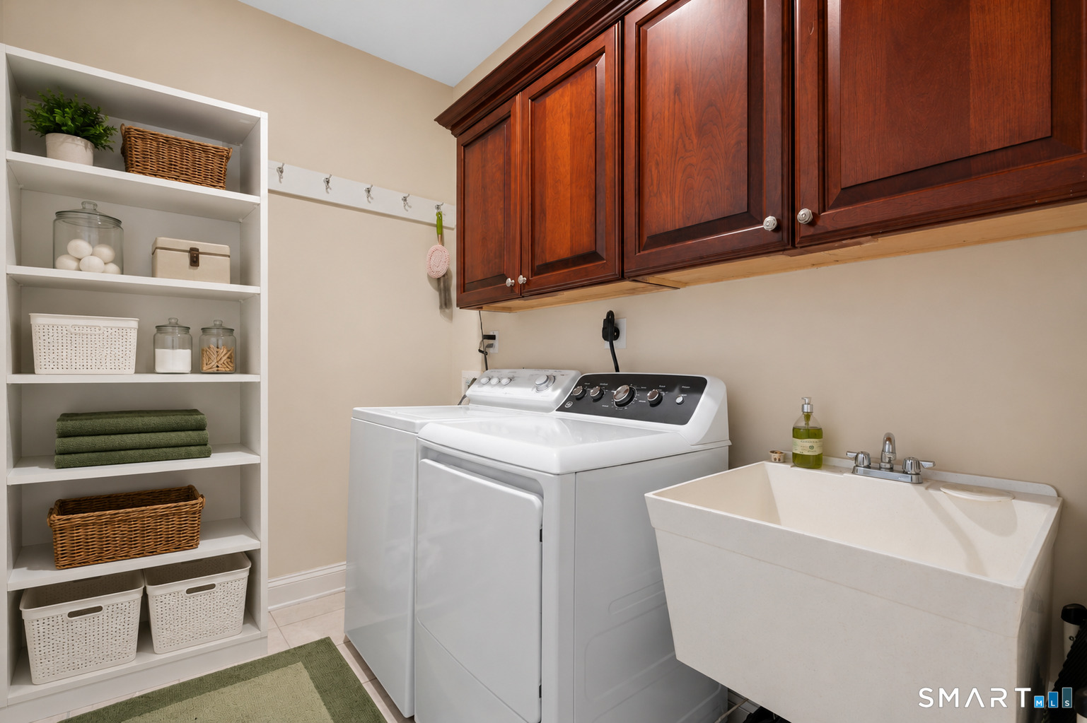 12 Logans Way Danbury, CT 06811 - Photo 17 of 40 a utility room with dryer and washer