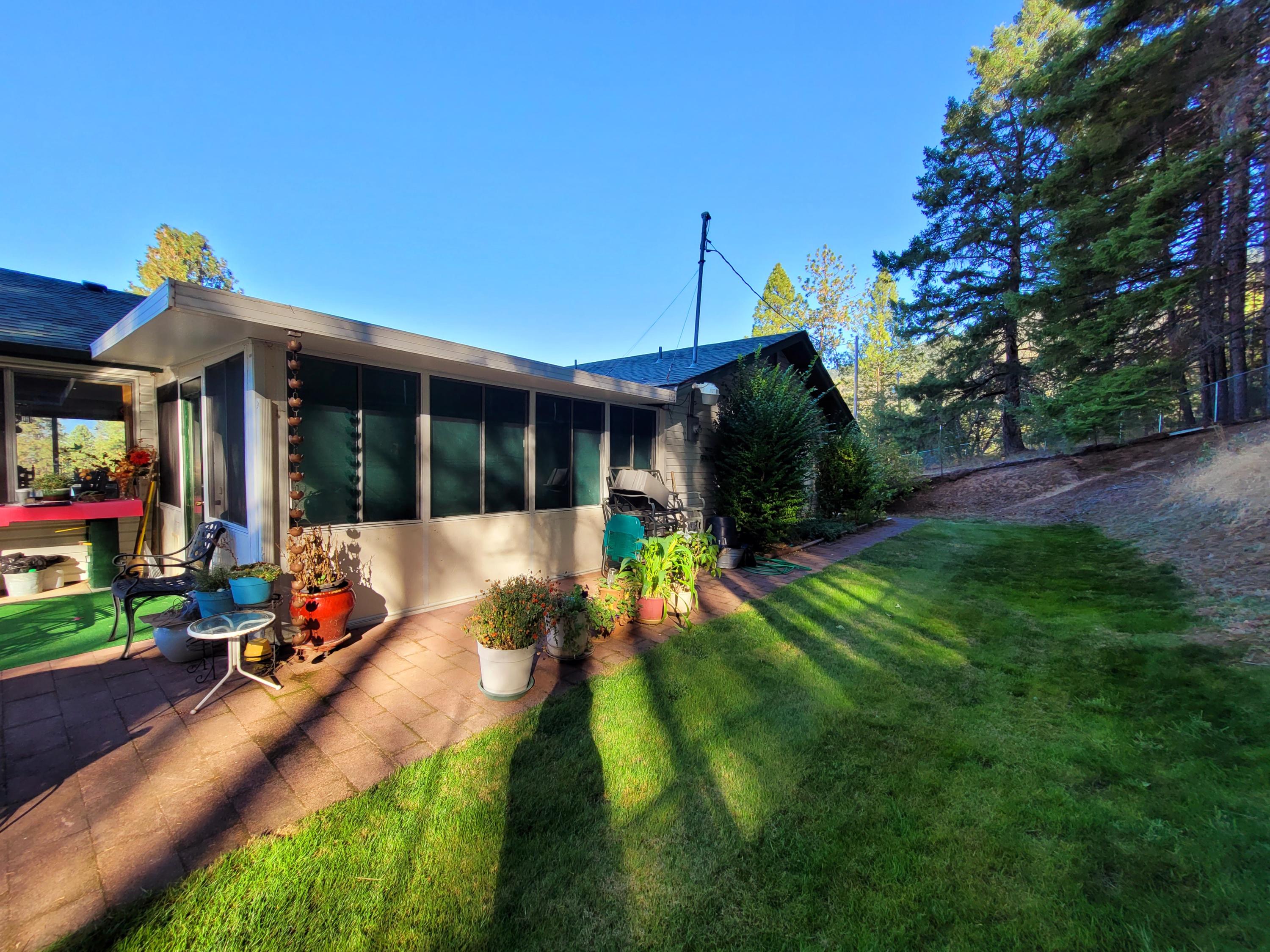 1515 Summit Loop Grants Pass, OR 97527 - Photo 11 of 43 11