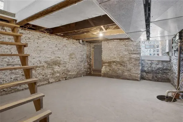 $125,000 | 15 Main Street, Taylorstown, PA 15365