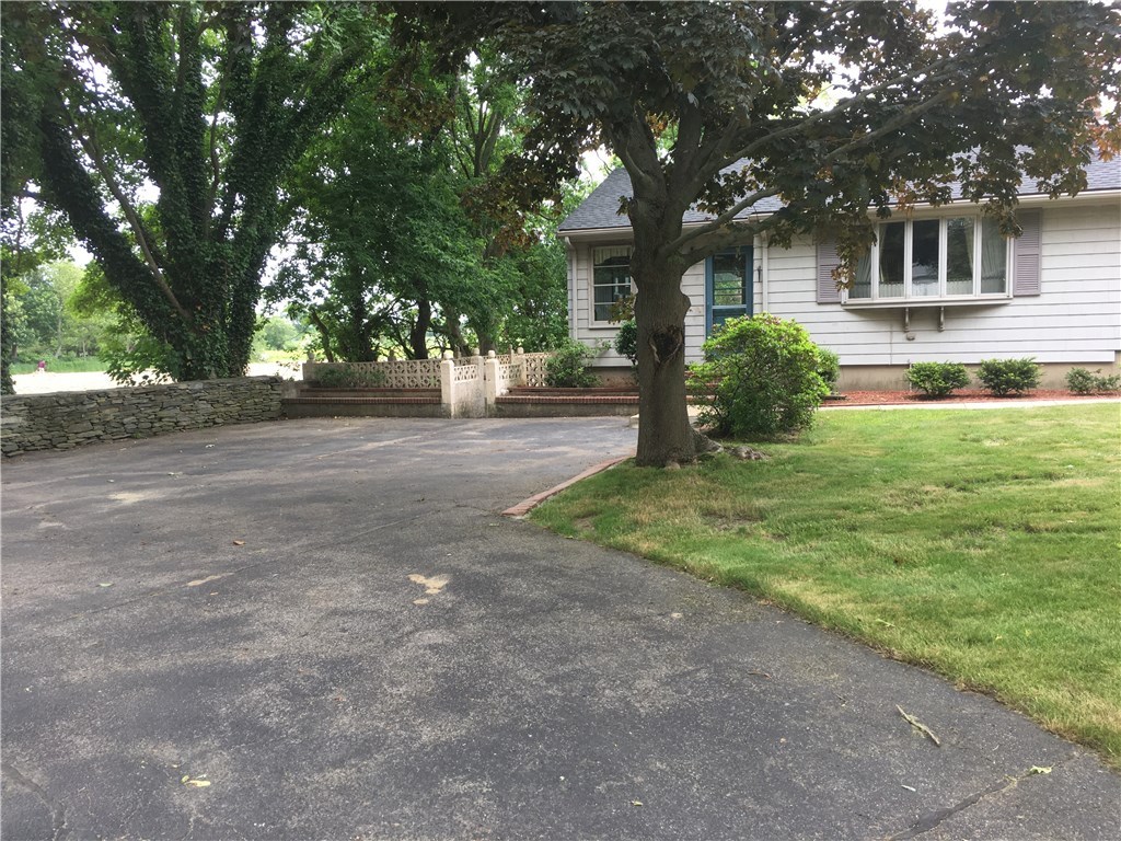 436 Middle Road Portsmouth, RI 02871 - Photo 3 of 24